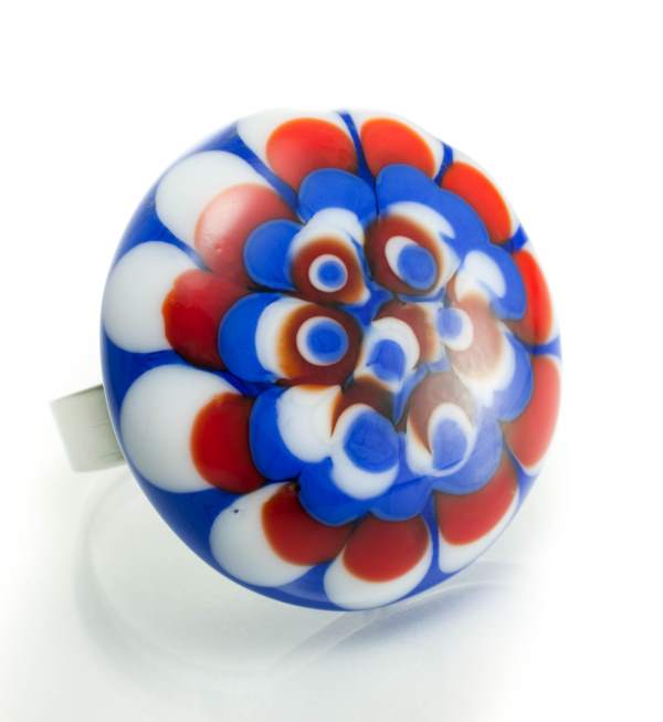 Prsten Crven bijel i plavi buket